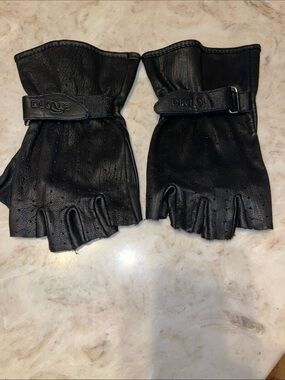 Men’s Decade Black Leather Fingerless Gloves